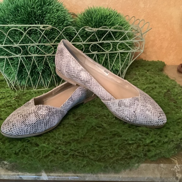 Toms Julie suede snakeskin print slip on flats size 8.5 - Picture 10 of 11